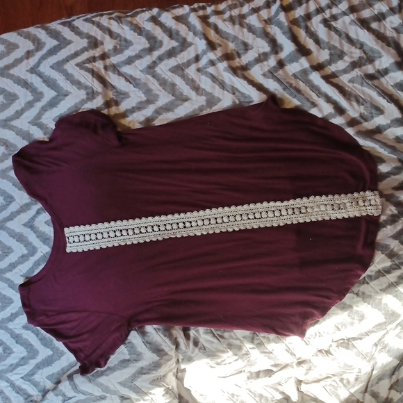 Purple and white elephant tshirt - Picture 2 of 2